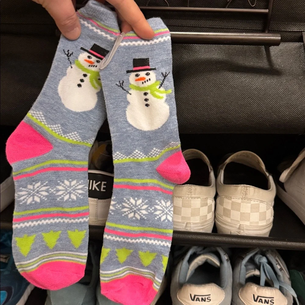 NWT pair of colorful Holiday/Winter socks.  Never been worn of course. Adult 7-9